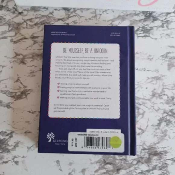 UNICORN GIFT SET: hardcover book and wall decor - Picture 3 of 7